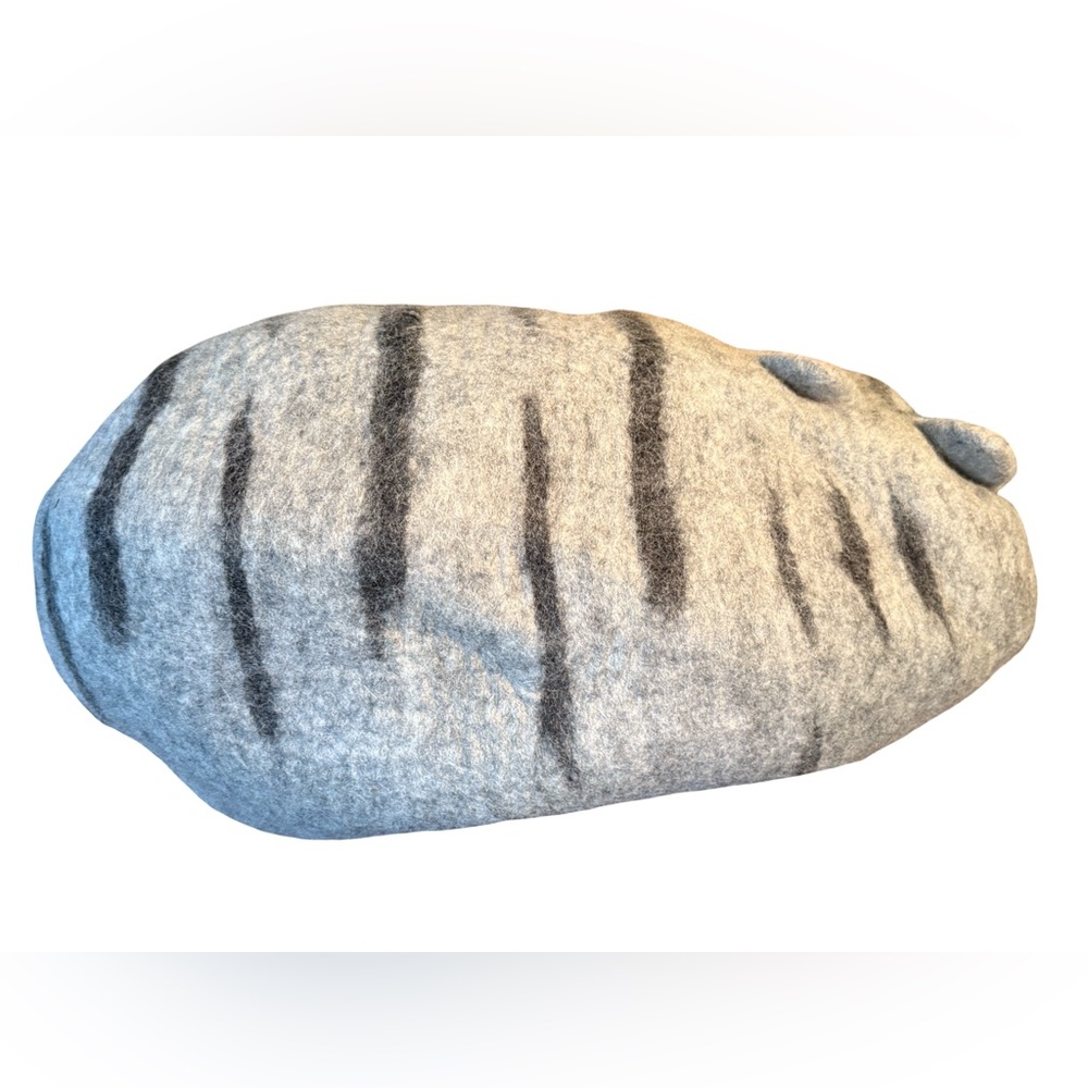 World Travelers Collection NWT Gray Wool Felted Huge Cozy Cat Cave Bed - Picture 7 of 11